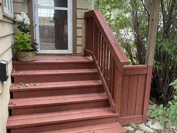 3rd image of 429 E 10th St NE
