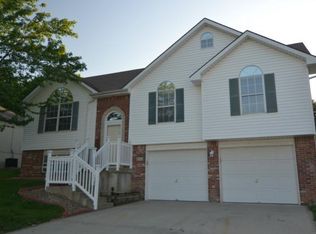 806 Brome Dr, Grain Valley, MO 64029