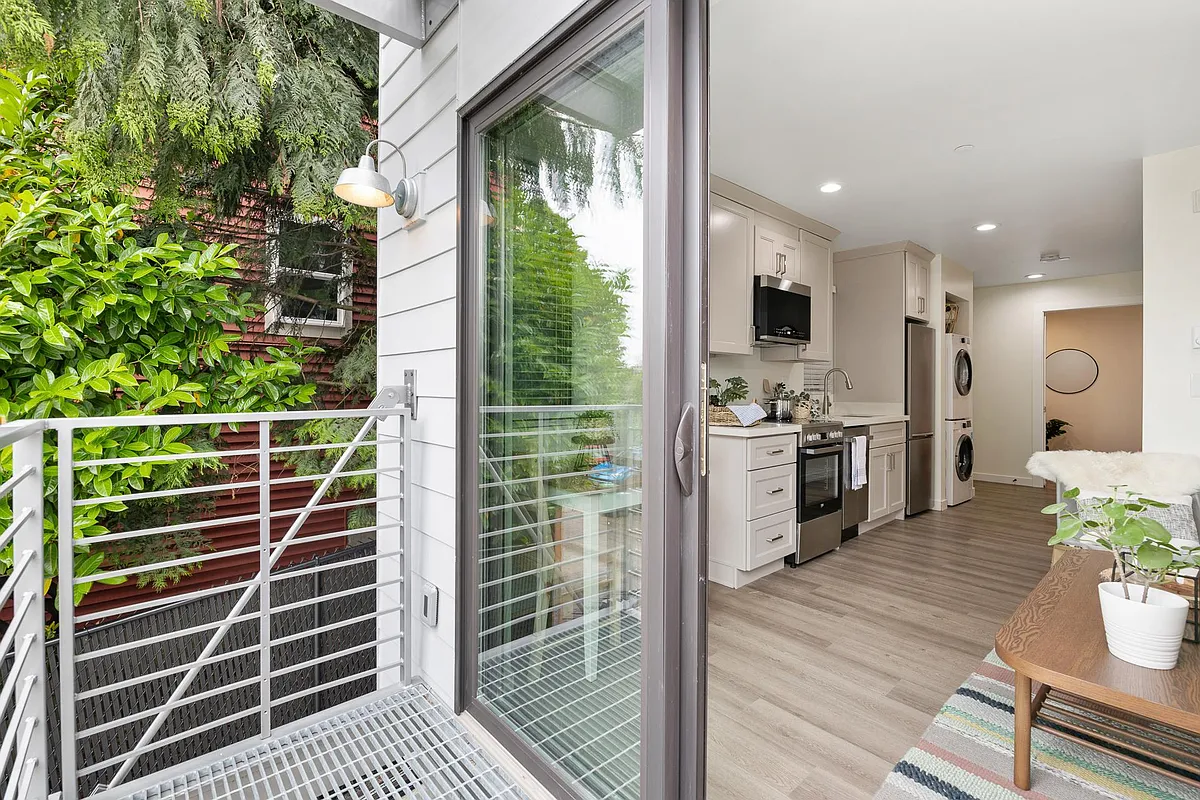 Building Photo - 1808 24th Ave #5