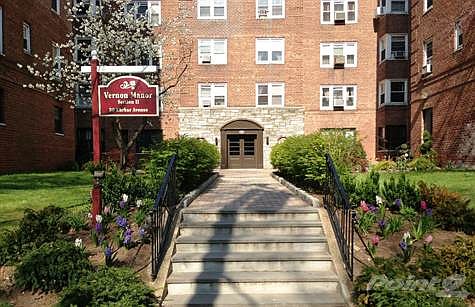 30 Ehrbar Ave #412