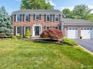 3 Clinton Ct, Kendall Park, NJ 08824