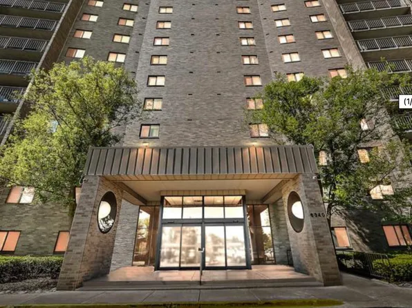 6340 Americana Dr APT 903, Willowbrook, IL 60527