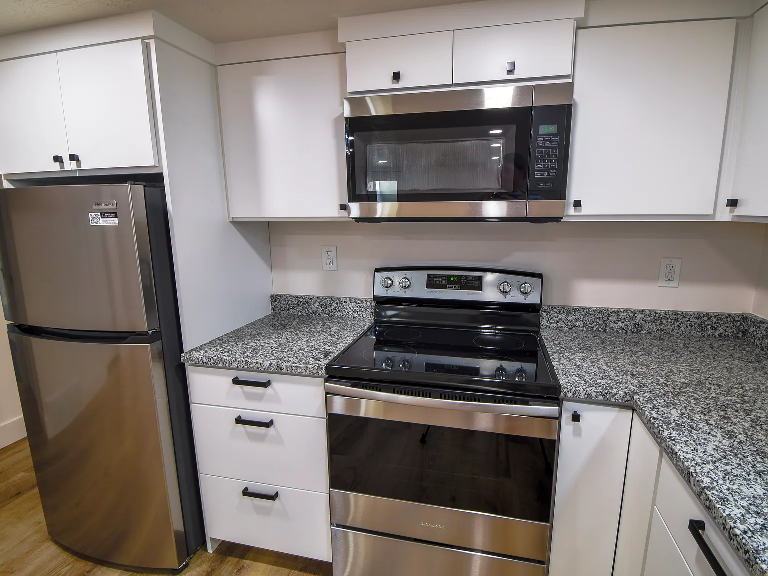 2 bed, 966 sqft, $2,000 — Photo 4