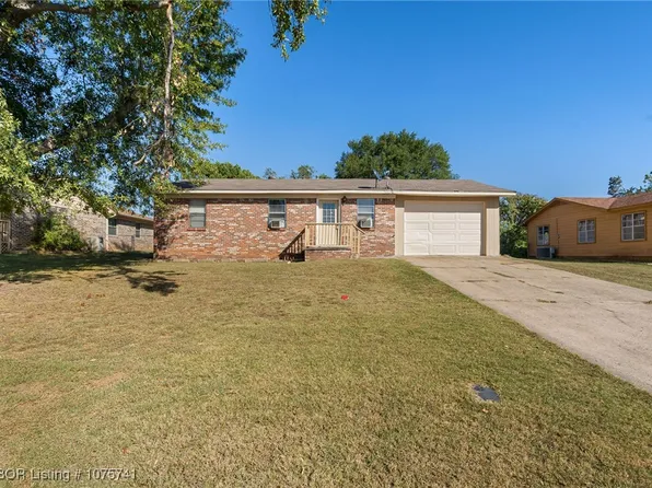 1110 N 25th St, Van Buren, AR 72956