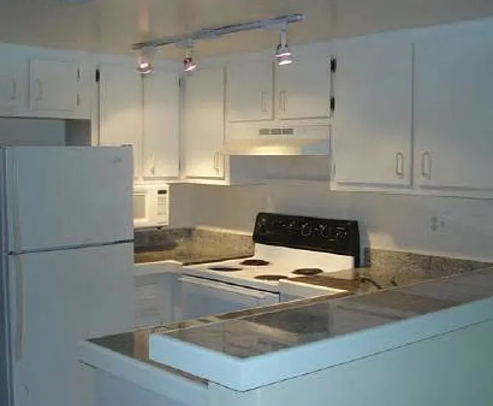 6880 SW 44th St #100 — Photo 1
