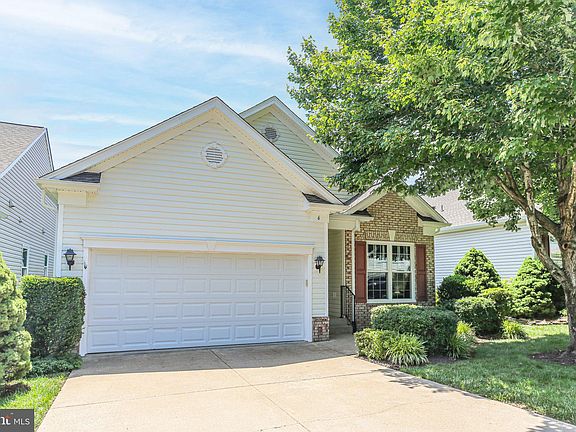 3rd image of 6 Sugargrove Dr