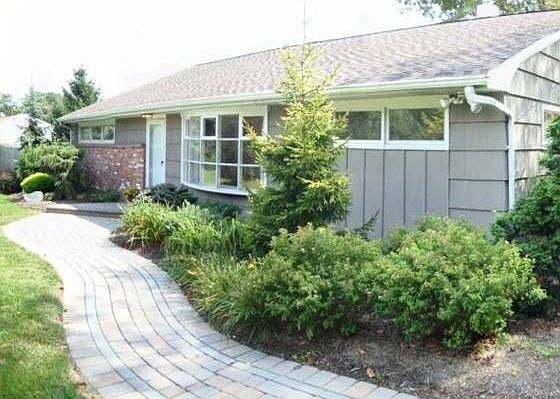 2nd image of 823 Village Rd W