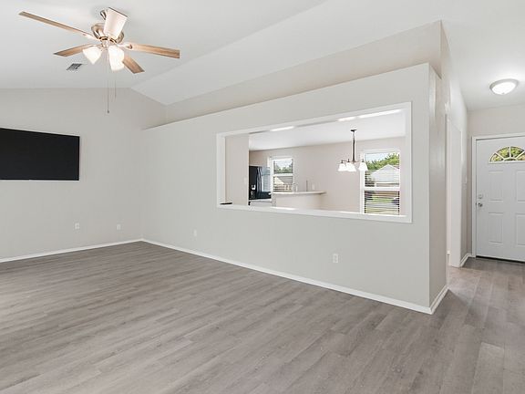 3rd image of 3909 Dogwood Ct