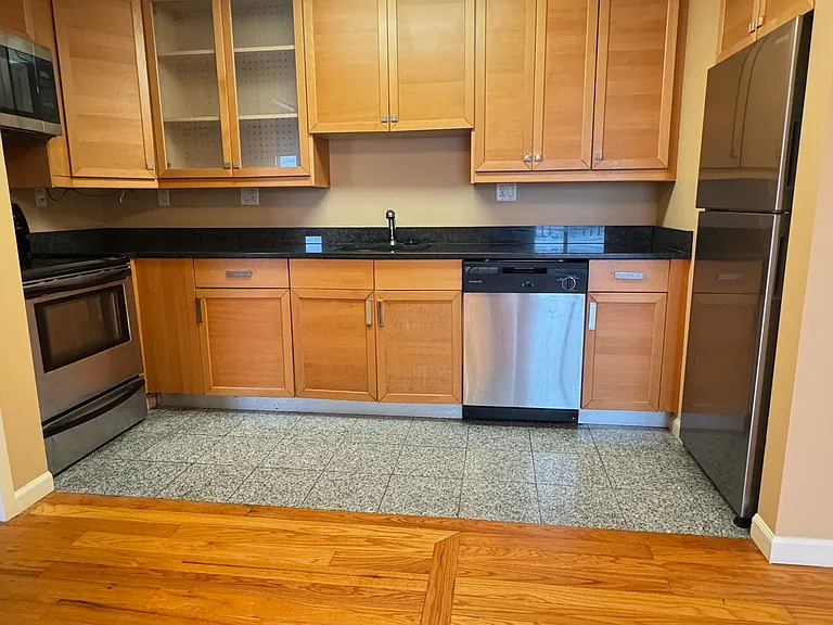 184 Pequot Ave #304 — Photo 6