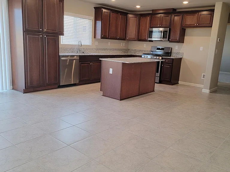 8955 Wolf River Dr — Photo 4
