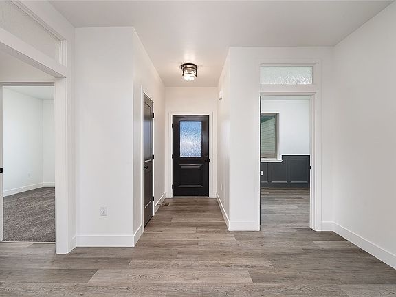 3rd image of 1377 W Eugene Ave