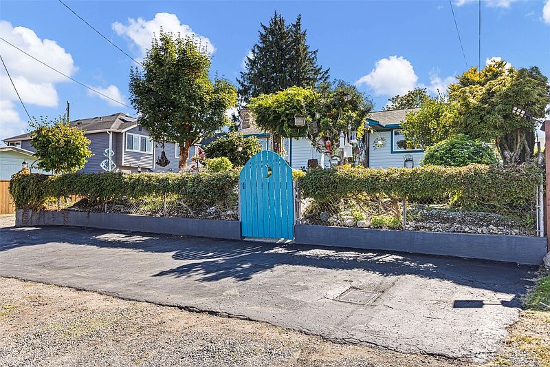 2nd image of 3809 S Trenton Street