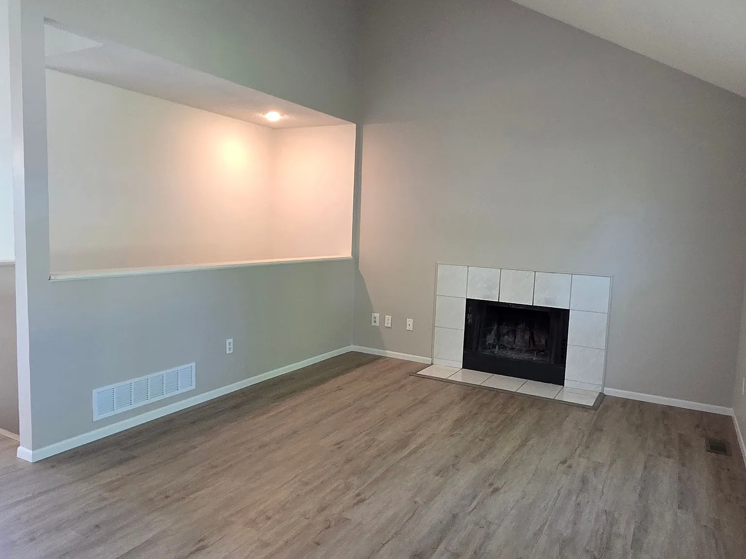 2 bed, 1.5 bath, 2100 sqft, $1,824 — Photo 4