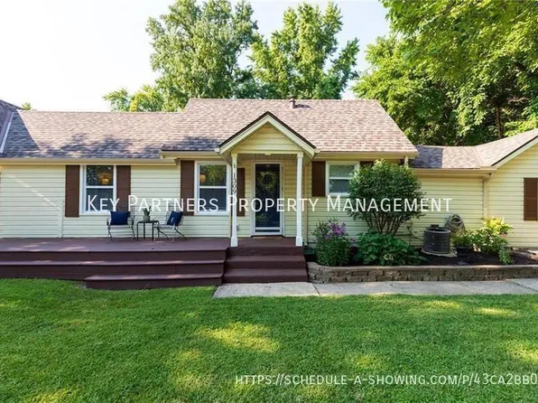 1309 Linden Rd, Liberty, MO 64068