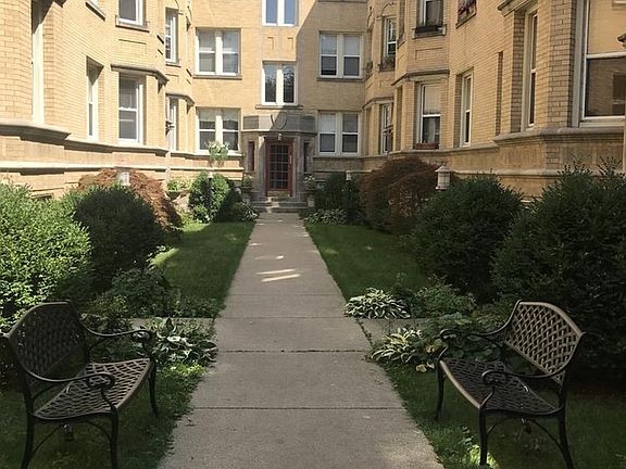 3rd image of 7306 N Winchester Ave #1617