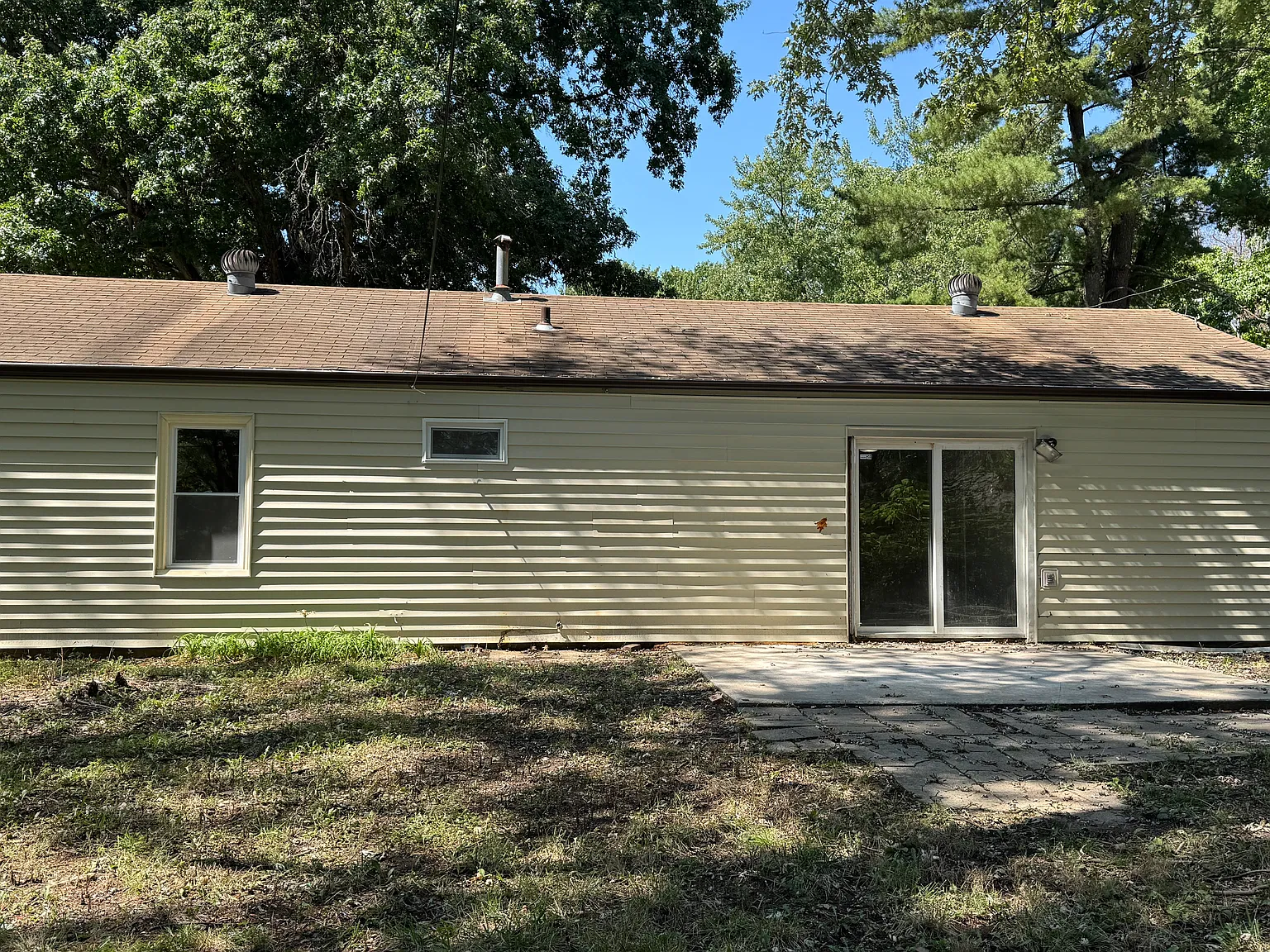 3 bed, 912 sqft, $1,575 — Photo 2