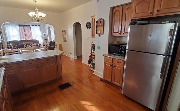 5th image of 3907 Evergreen St