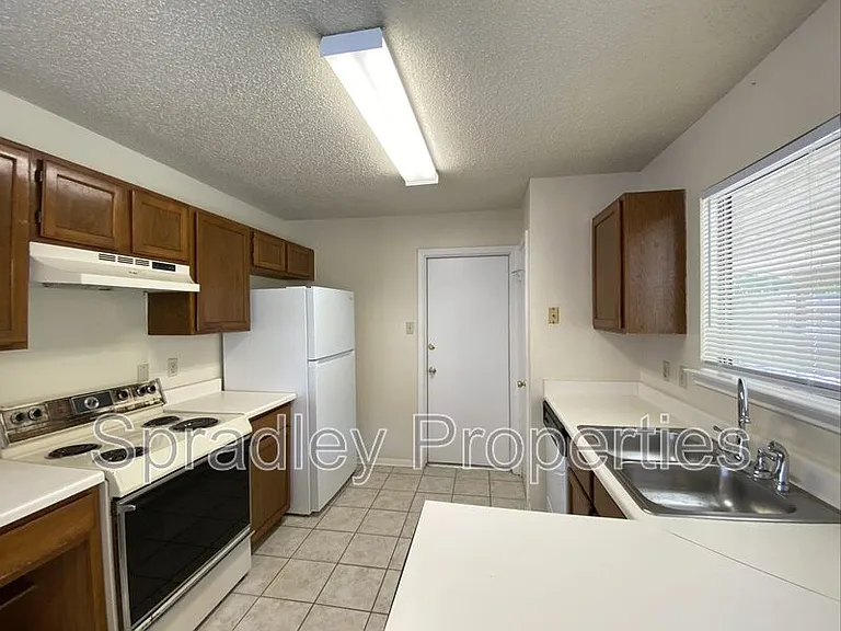 4801 Stone Ridge Dr — Photo 4