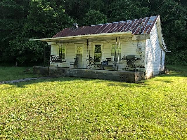 1st image of 136 Woodlawn Dr