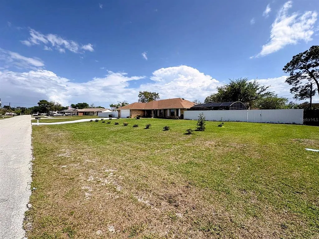 4 bed, 2.0 bath, 2055 sqft, $3,000 — Photo 3