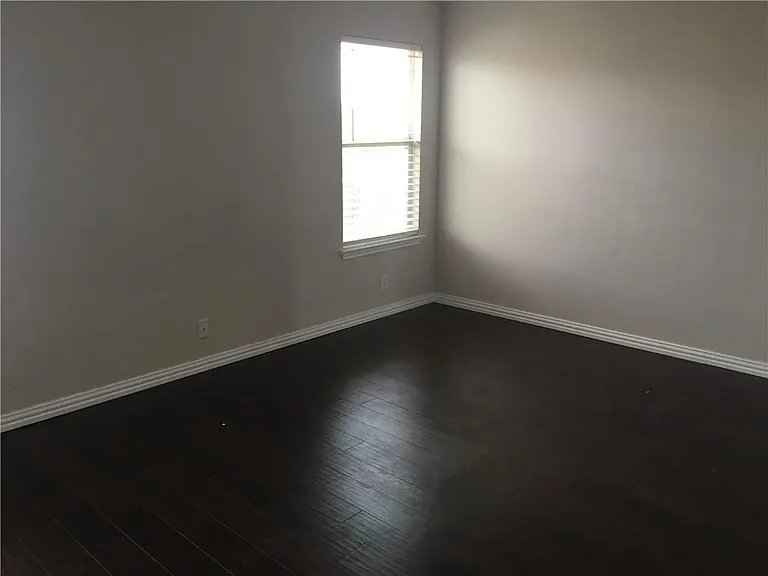 312 Estate Dr — Photo 17