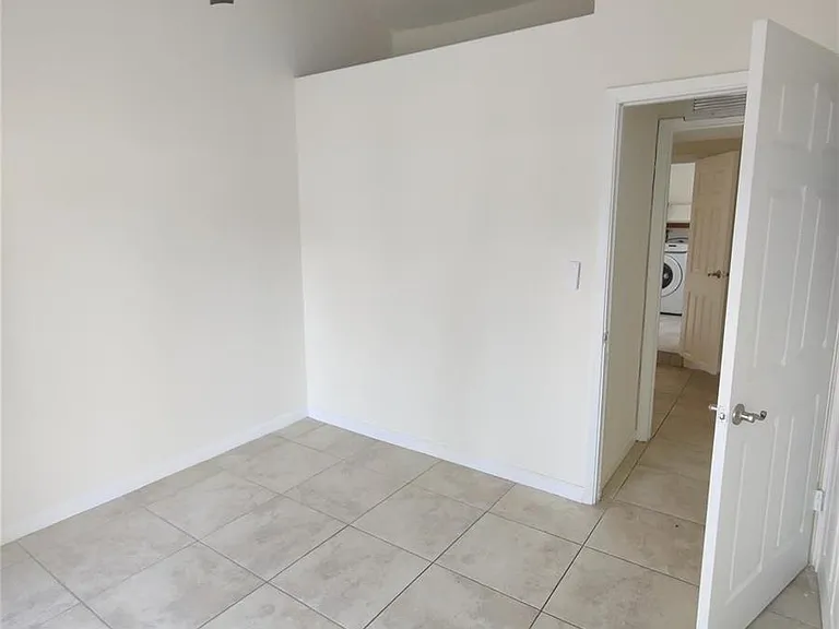 733 NE 18th Ave — Photo 51