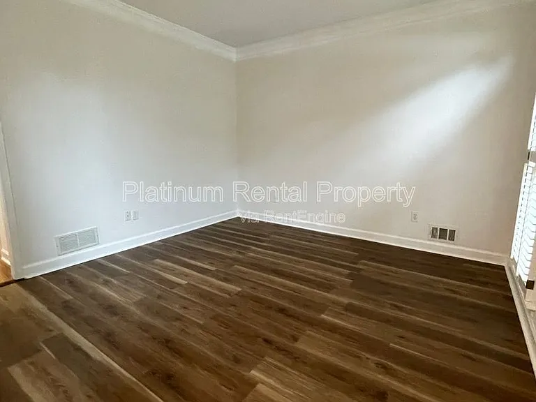 870 Ingleside Dr — Photo 6