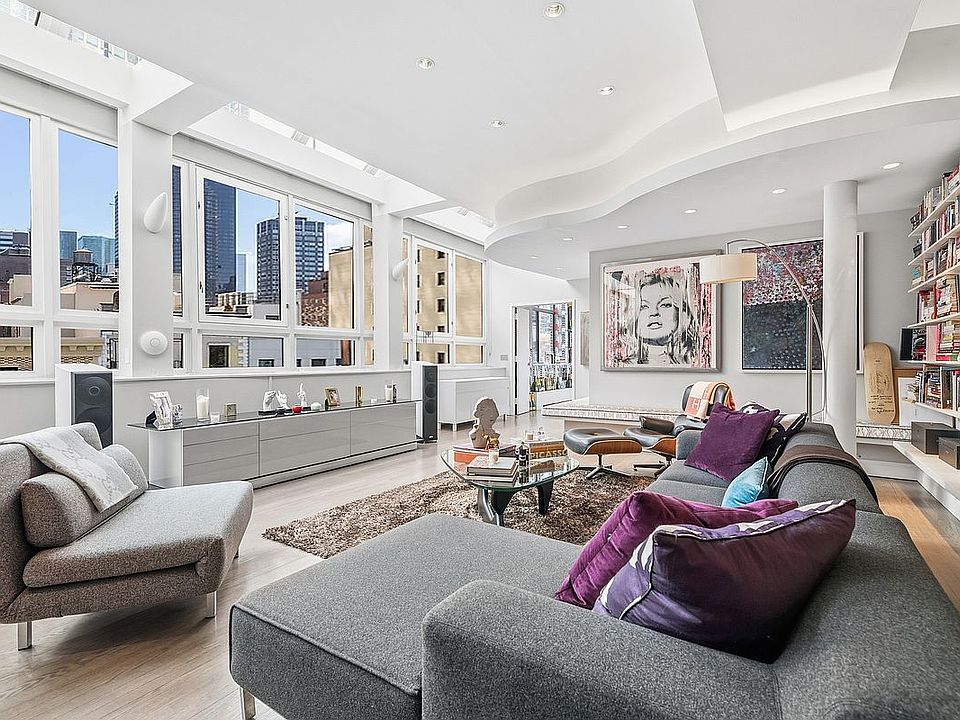 1st image of 301 E 52nd St #Phc