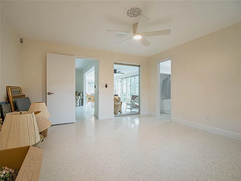 626 Honeysuckle Ln — Photo 15