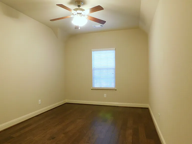 1704 Serra Dr — Photo 26