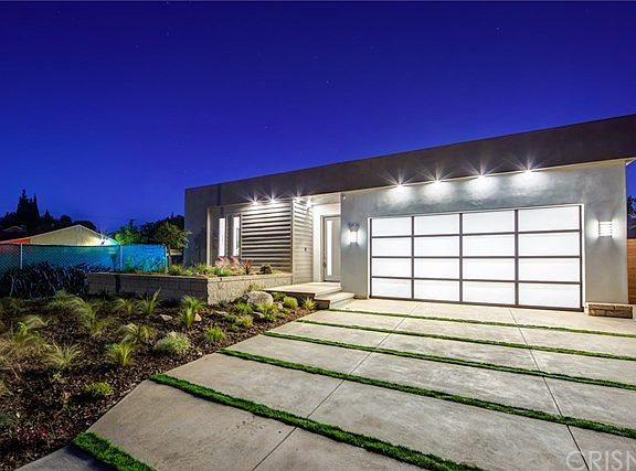 2nd image of 5436 Murietta Ave