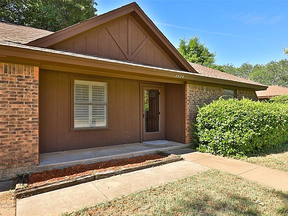 3rd image of 2825 Button Willow Ave