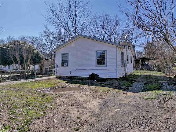 2nd image of 4819 Sycamore St