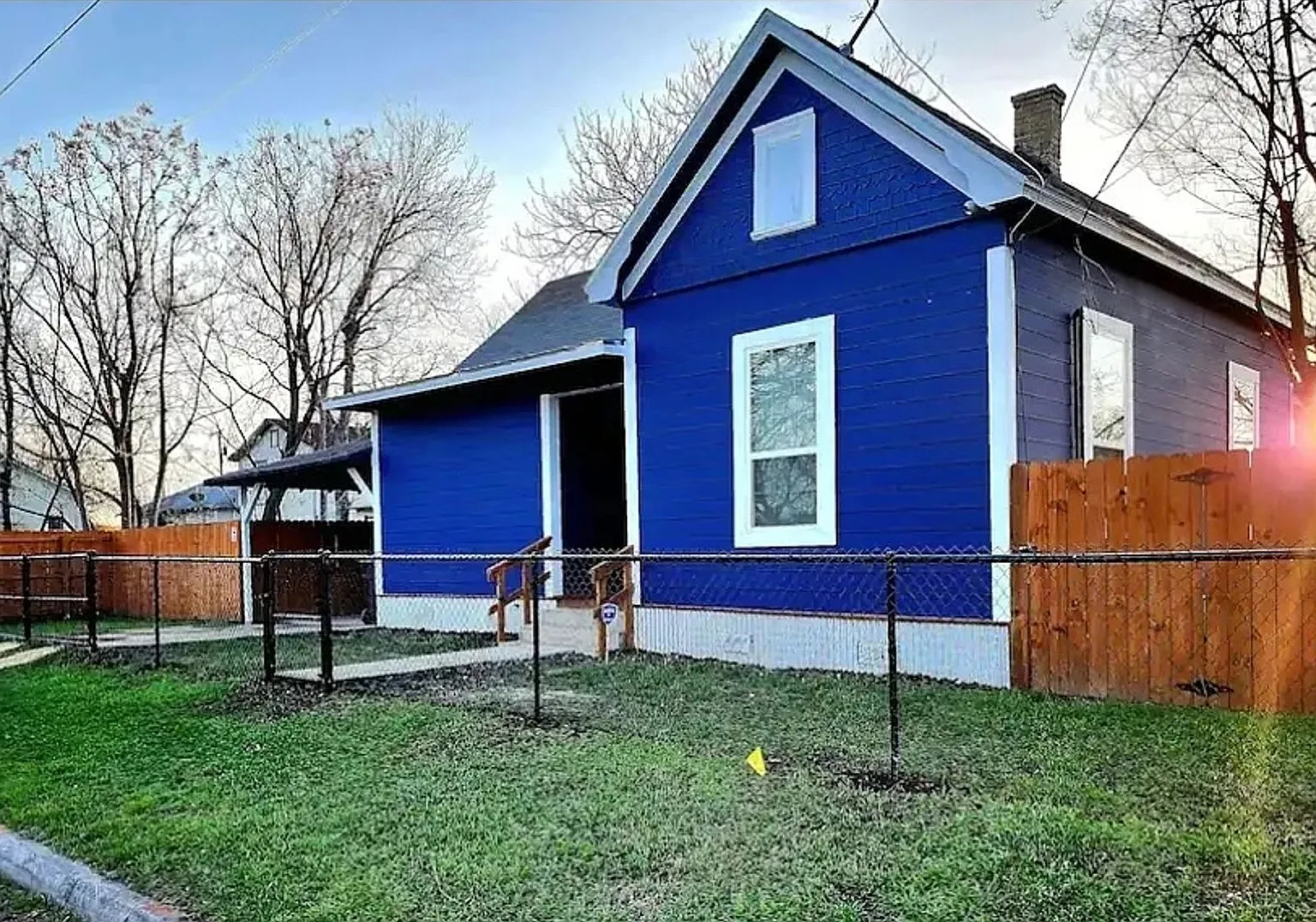 Room in 3 Bedroom Home in San Antonio — Photo 1