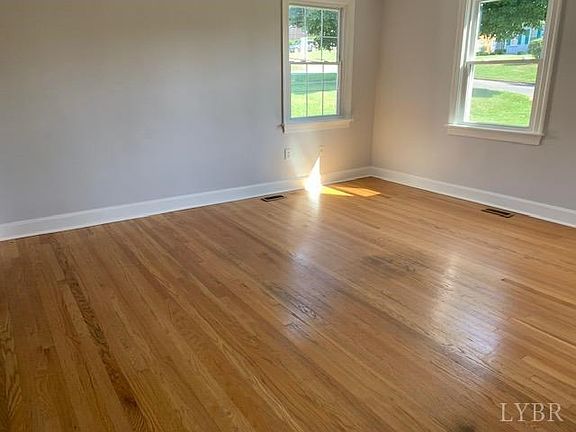 5th image of 1108 Highland Dr
