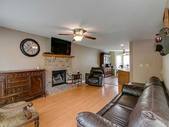 3rd image of 1705 Thistlewood Dr