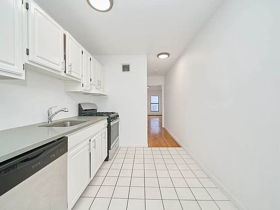 5th image of 494 9th Ave