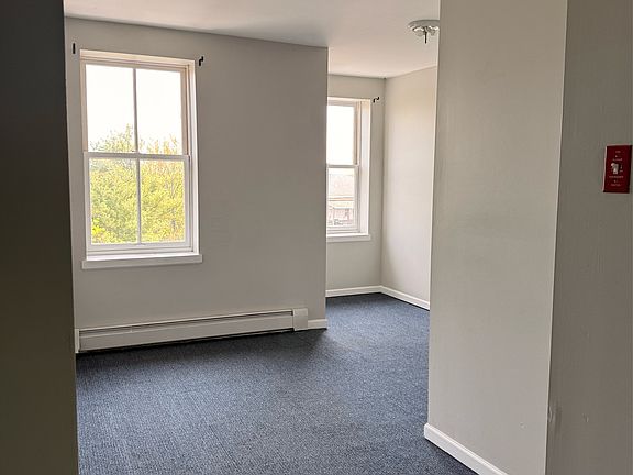 5th image of 588-612 E Main St #592-B