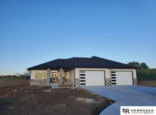 9532 Cavalier St, Waverly, NE 68462