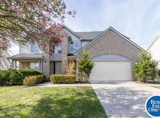 27491 Cranbrook Dr, Farmington Hills, MI 48336