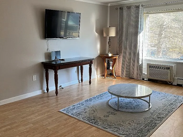 A4 Colonial Dr #7 — Photo 7