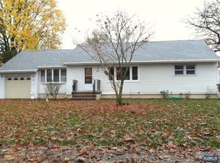 833 Alden Rd, Paramus, NJ 07652