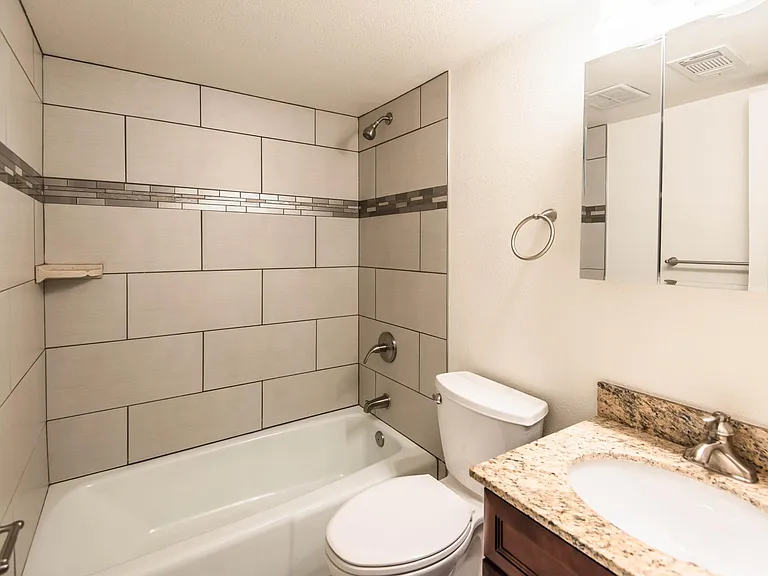 Lakemont Apartments — Photo 47