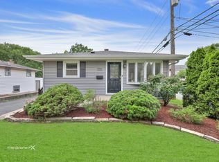 714 Delles Rd, Wheaton, IL 60189