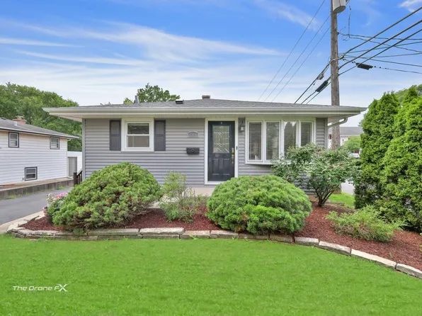 714 Delles Rd, Wheaton, IL 60189