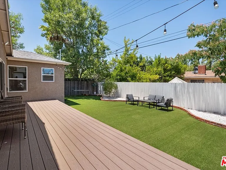 18725 Martha St — Photo 30