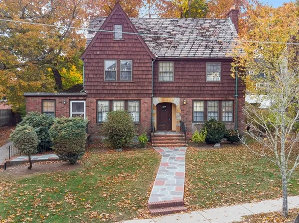 10 Richwood St, West Roxbury, MA 02132
