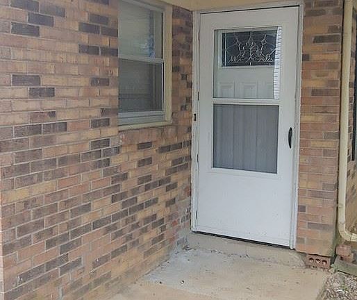 2nd image of 701 Eureka Springs Dr #A