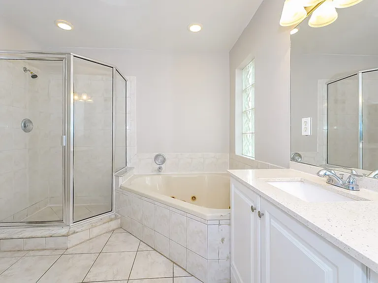 4124 Pine Hollow Cir — Photo 9
