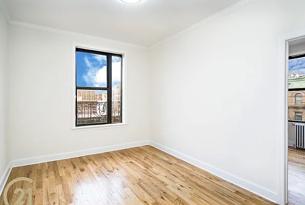 Rented by Century 21 Metropolitan | media 9